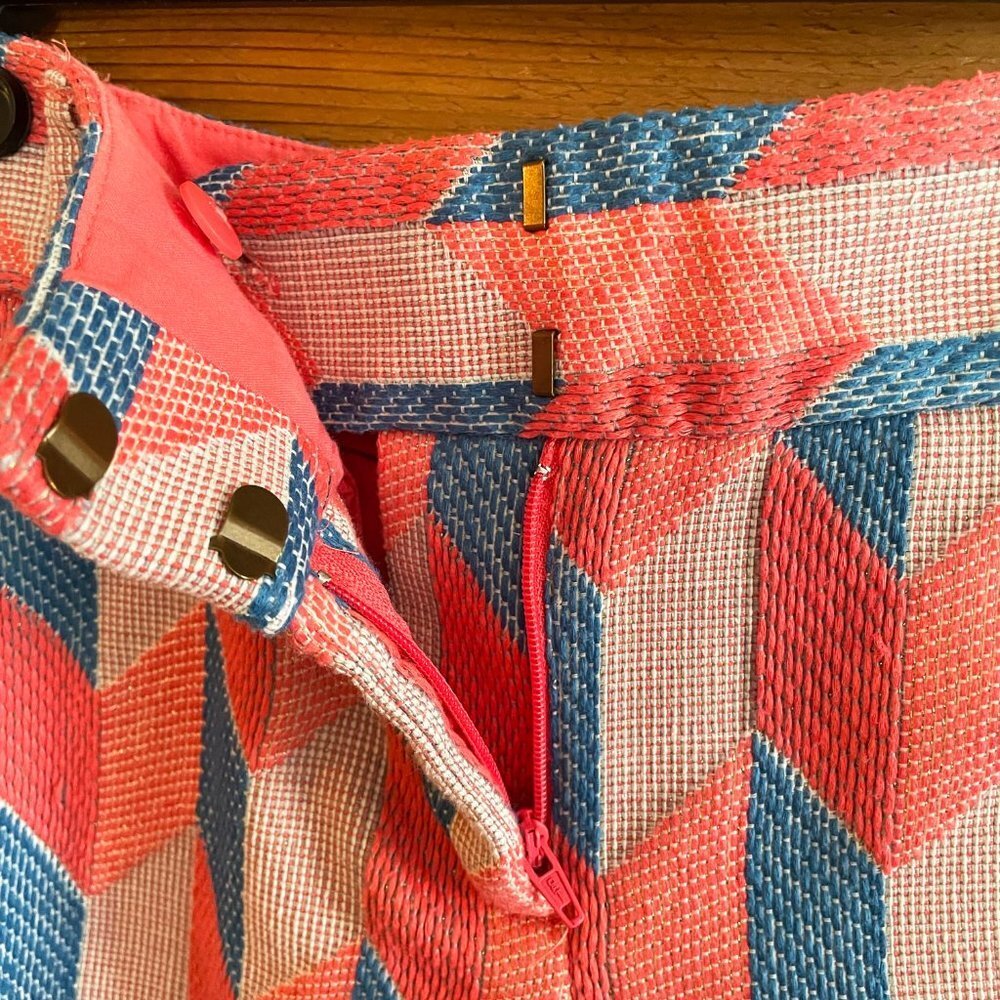 Ann Taylor Loft Riviera Chevron Shorts, size 00 - Picture 4 of 9